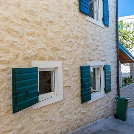 Primabella Nyaraló *